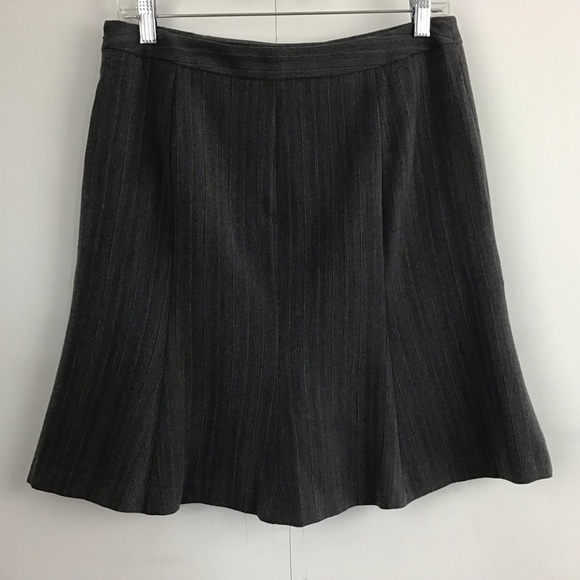 Loft outlet grey herringbone flirty academia skater mini skirt. Size 4 - Picture 3 of 7
